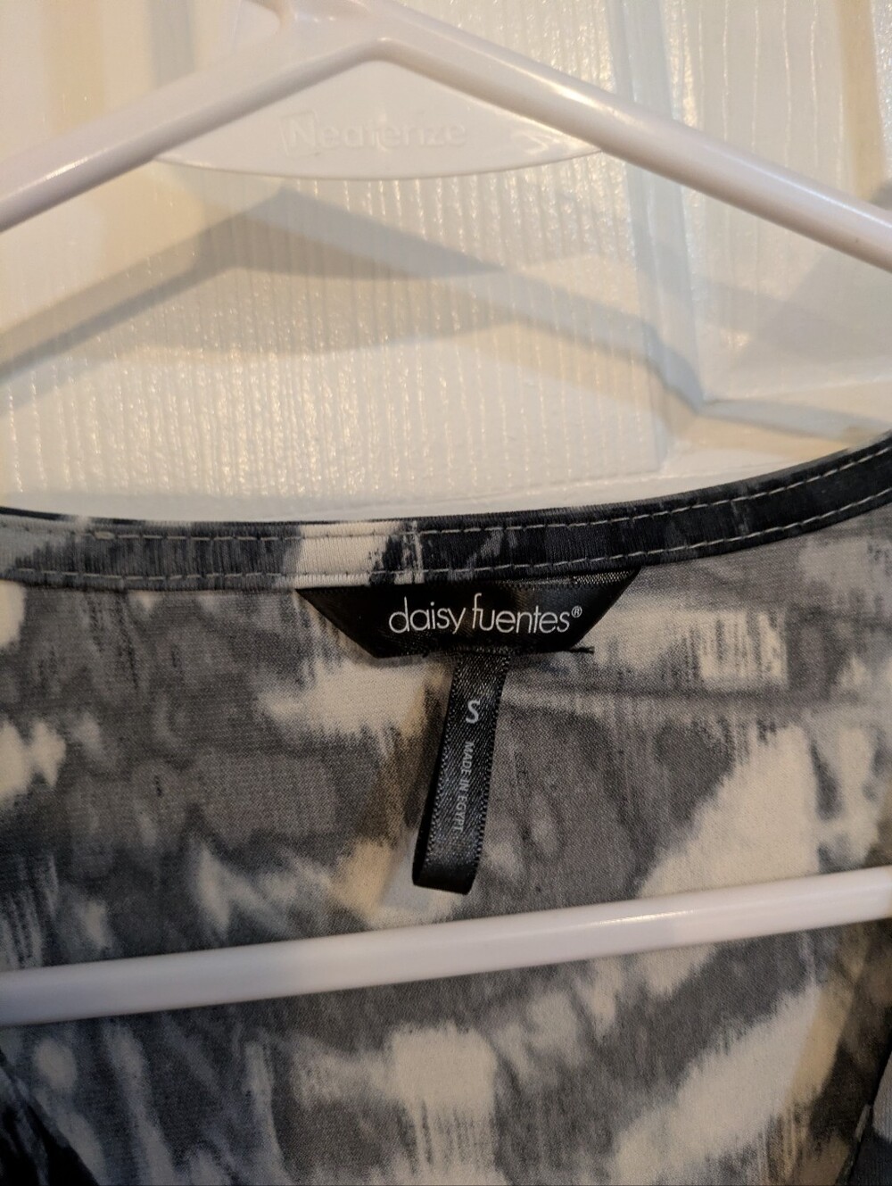 Daisy Fuentes Black and White Twist-Front Sleeveless Top - Picture 3 of 3